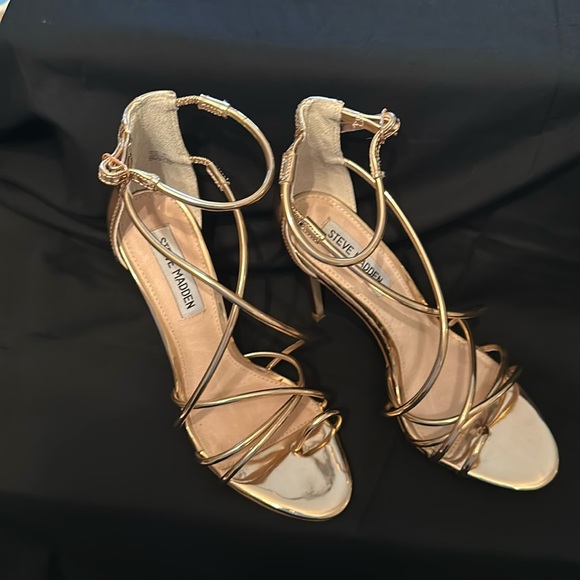 Steve Madden Gold Heels - Picture 2 of 9